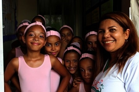 As criancas do projeto apresentaram um belíssimo número de balé