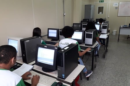 Alunos do curso de Informática básica